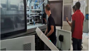 Safety precautions for installing blow moulding machines Safety precautions for installing blow moulding machines